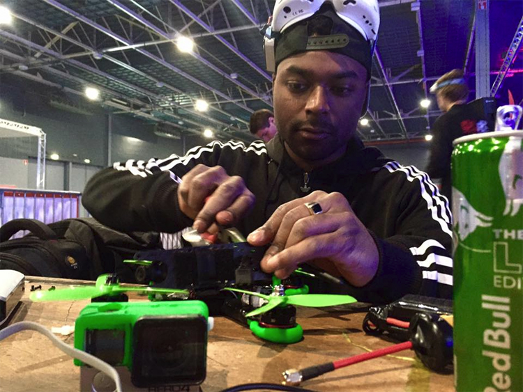 Super Quadcopter Gang domineert Kamera Express Indoor Cup in Jaarbeurs Utrecht